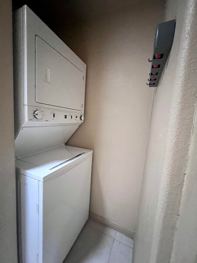 Building Photo - 1008 Dicky Ln