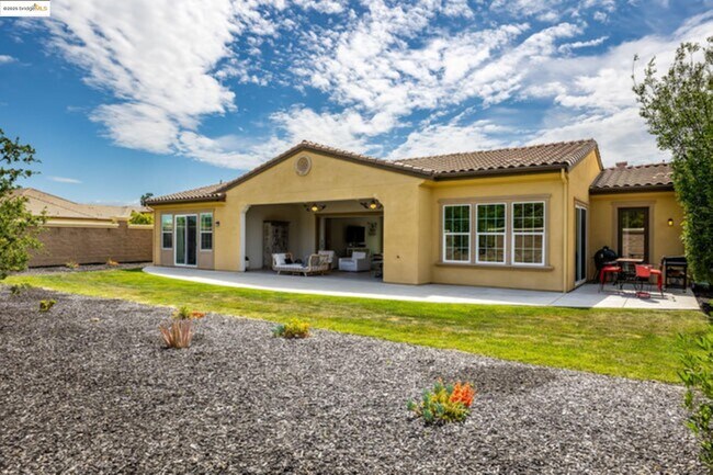 Building Photo - 2258 Reserve Dr