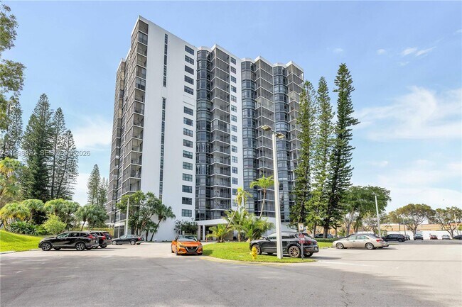 Building Photo - 20100 W Country Club Dr