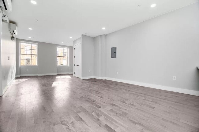 Building Photo - 20 Saint Marks Place