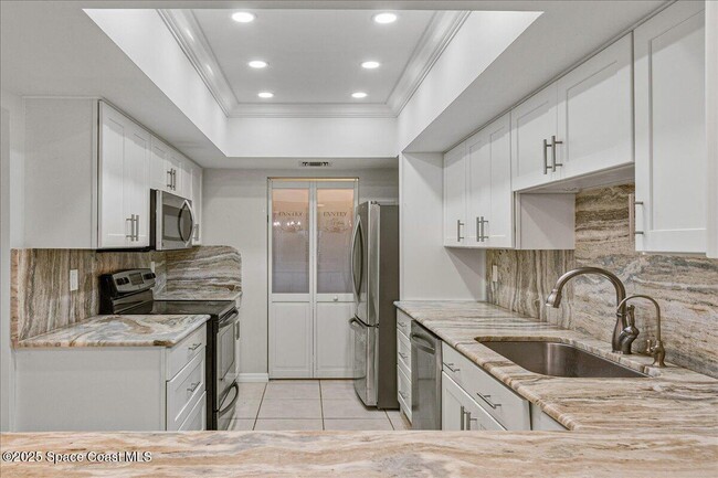 Building Photo - 6165 S Mirror Lake Dr