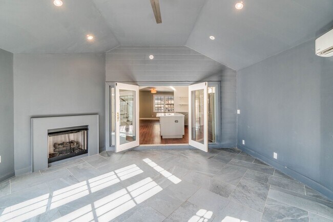 Building Photo - Newly Updated 4/3 in Howell Station w/ Ful...
