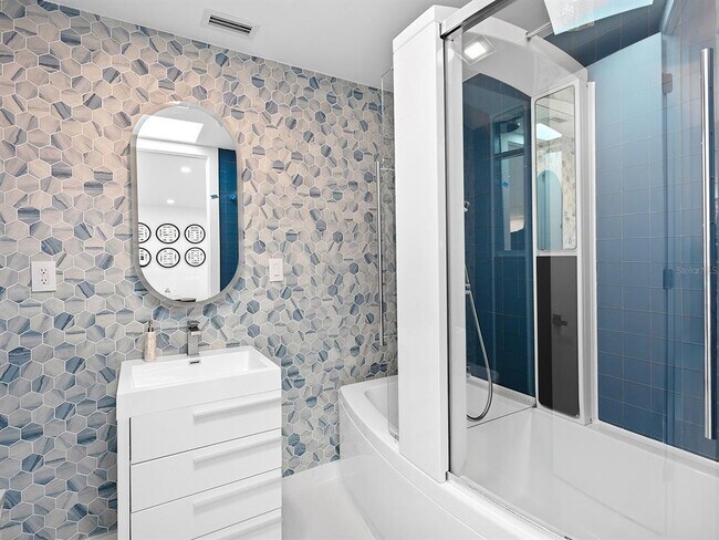 Building Photo - 7647 Sanderling Rd