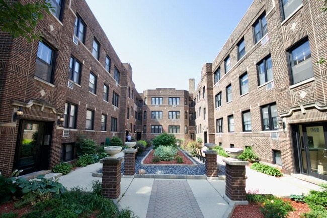 Primary Photo - 745 W Addison St