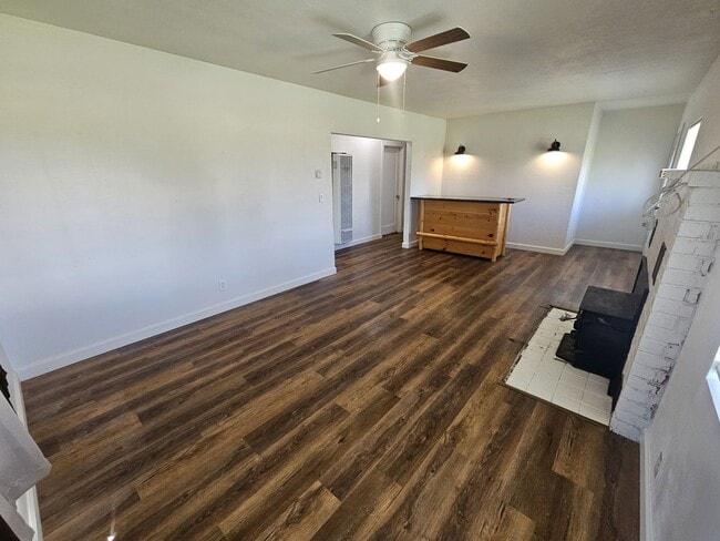 Building Photo - Home for Rent in Corning! 2 Bedroom 1 Bathroom PLUS Bonus Room