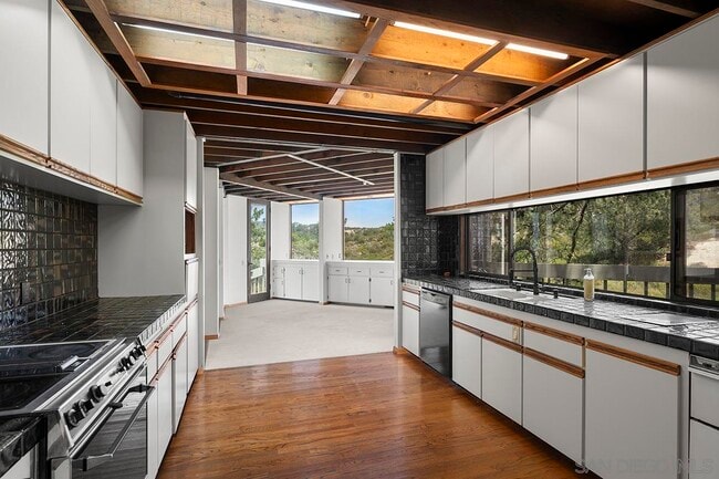 Building Photo - 13070 Via Grimaldi