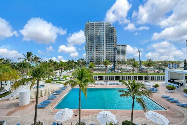 Building Photo - 10275 Collins Ave