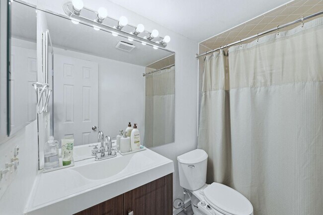 Building Photo - 174 Grand St