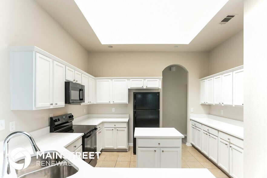 Building Photo - 700 Shady Meadow Ln