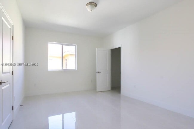 Building Photo - 15631 SW 11th Terrace