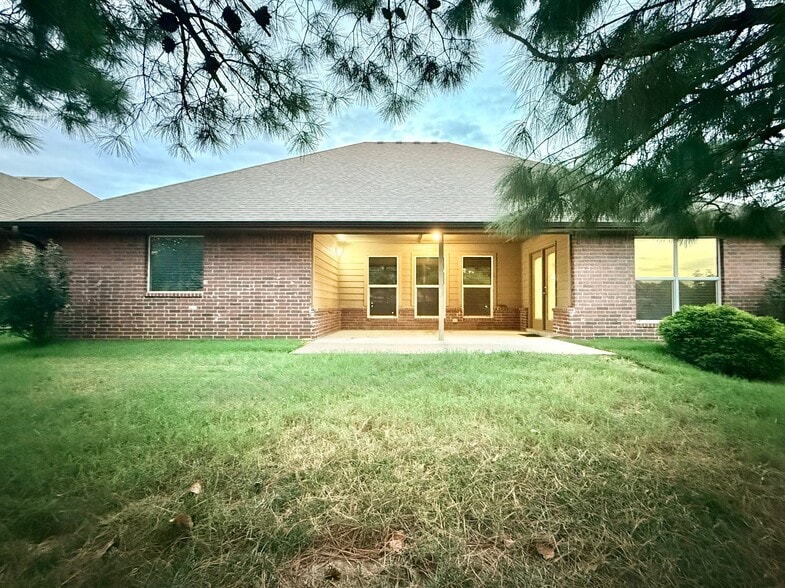 Building Photo - 13422 S 19th Ct