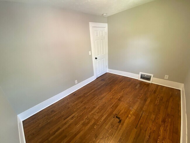 Building Photo - Fully Remodeled 3Bedroom House!