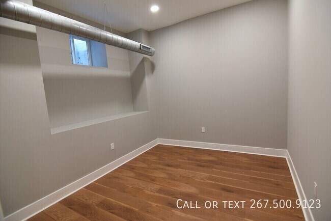 Building Photo - 1523 W Girard Ave