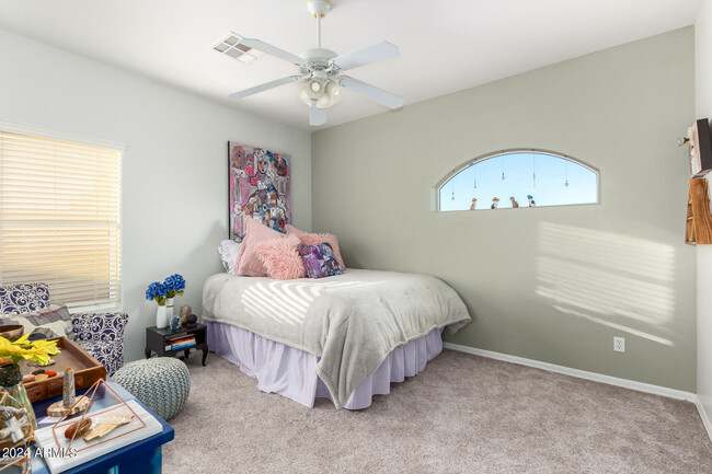 Building Photo - 20475 E Palomino Dr