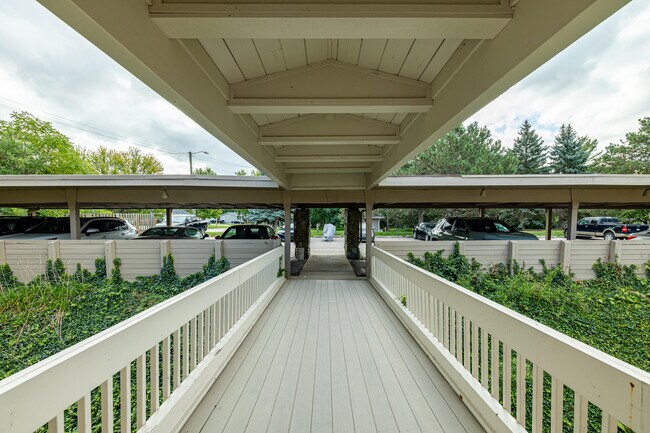 Building Photo - 893 Cliffs Dr