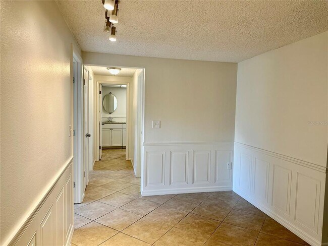 Building Photo - 12217 Buttonwood Row