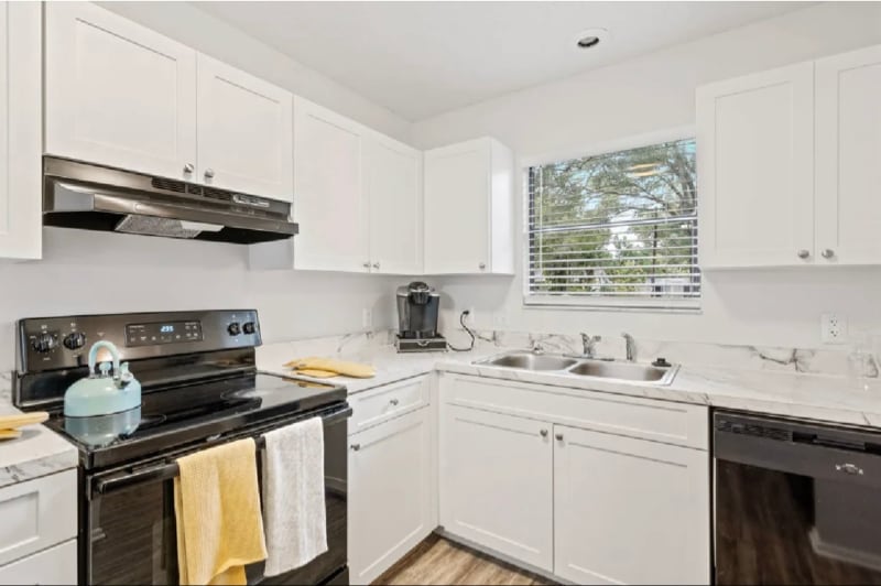 Building Photo - 2550 W Bird St