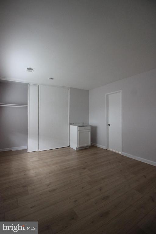 Building Photo - 2432 Glengyle Dr