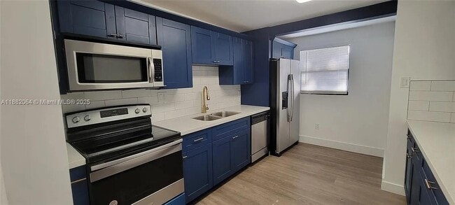 Building Photo - 2513 Island Dr