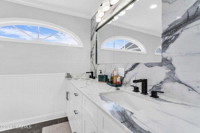 Building Photo - 3330 Windsor Ave