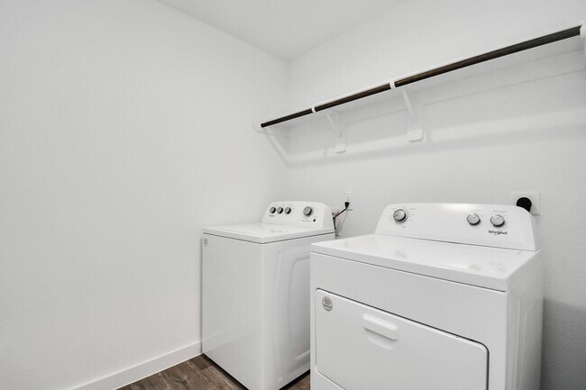 Building Photo - 1115 Desert Willow Dr