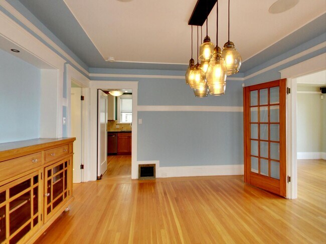 Building Photo - Stunning 4BR/3BA Home with Office, Laundry...