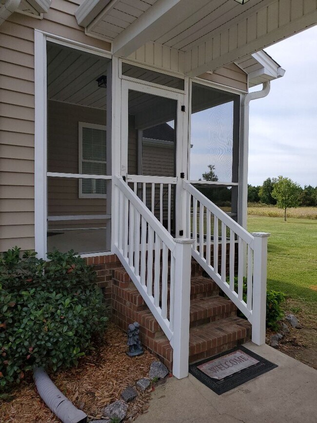 Building Photo - You have to see this beauty!