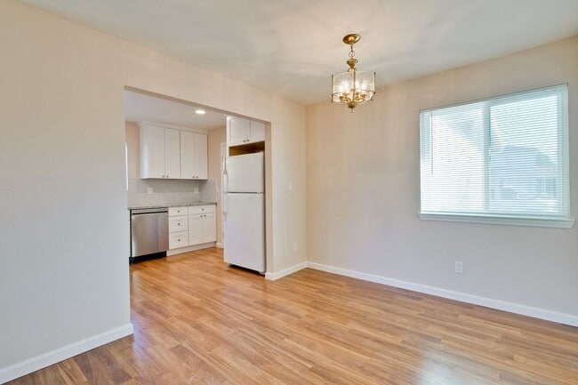 Building Photo - 1425 Sunshadow Ln