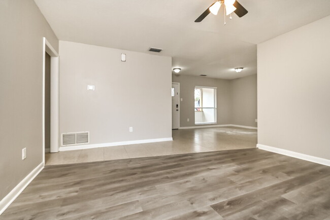 Building Photo - 3406 Westfield Dr