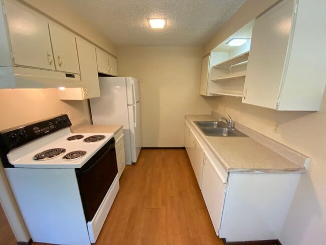 Building Photo - 111 W 12th Ave