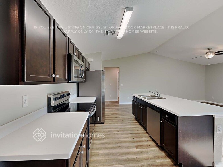 Building Photo - 428 NE 1st Pl