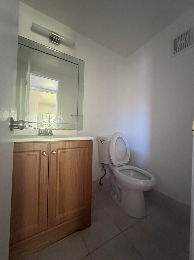 Building Photo - 64 Norwich I