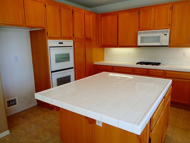 Building Photo - 1551 N Poconos Cir
