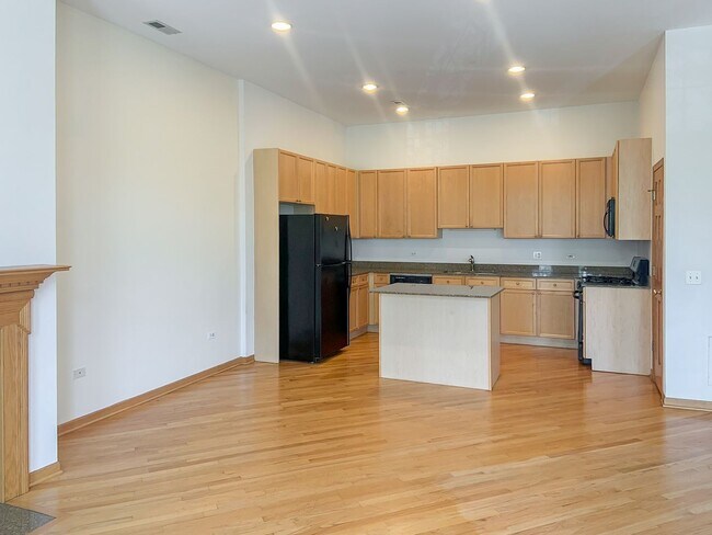 Building Photo - 2539 N Southport Ave