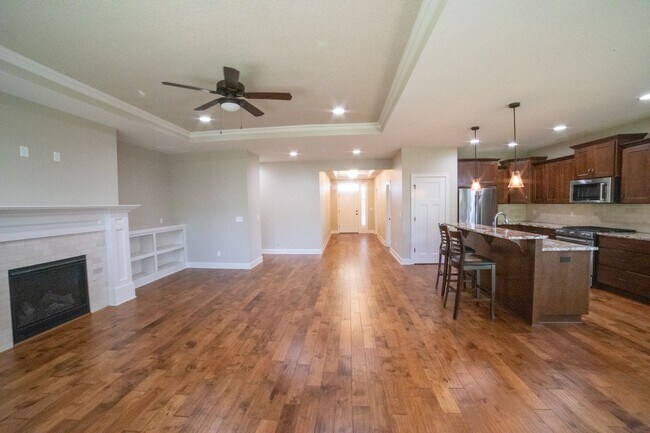 Building Photo - Beautiful Canby Custom Home!