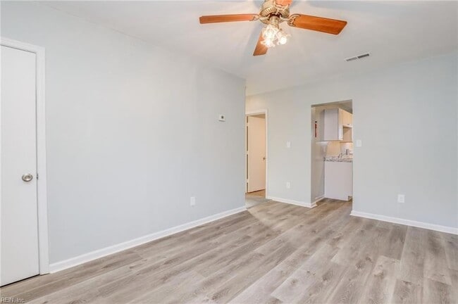 Building Photo - 1447 W 40th St