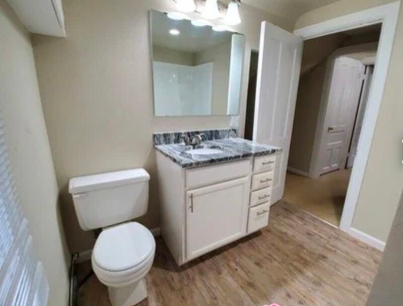 Building Photo - 627 7th Ave S