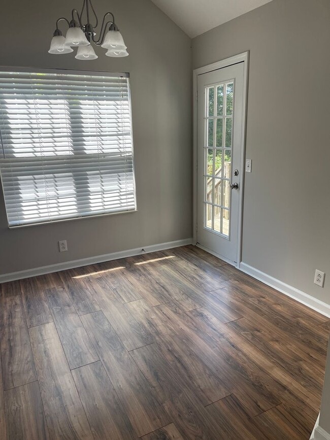 Building Photo - 3 Bed 2 Bath Home North Nashville