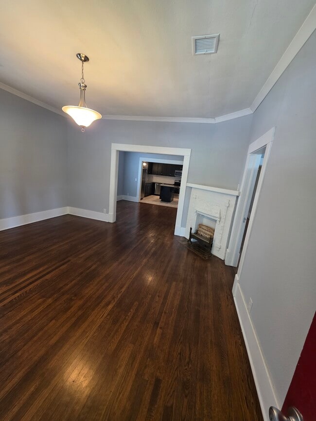 Building Photo - 1401 S Elwood Ave