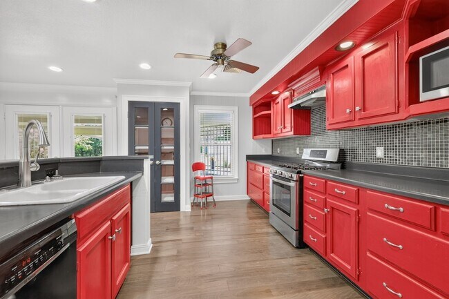 Building Photo - 3215 Arthur Dr