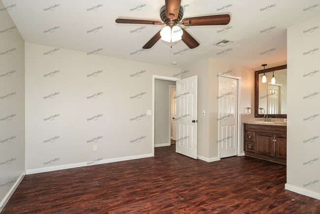 Building Photo - 3155 Stafford Ln