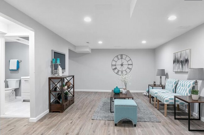 Building Photo - 622 Nancy Plz