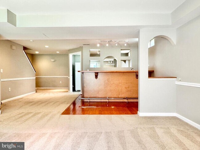 Building Photo - 16 Westchester Ct