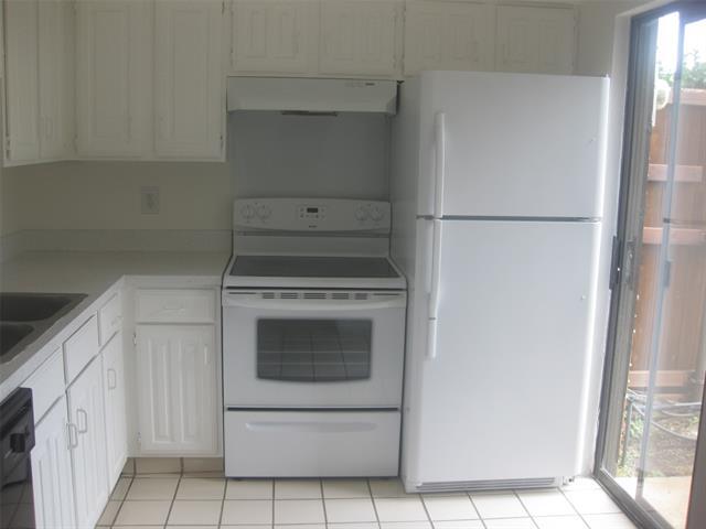 Building Photo - 2610 Lakehill Ln