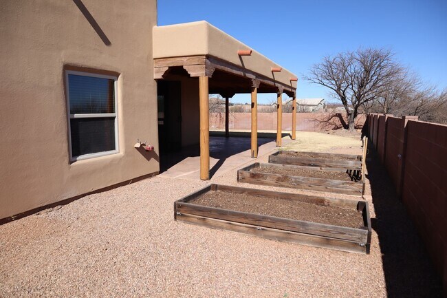 Building Photo - Your own resort! Elegant, Exclusive & Exquisite.