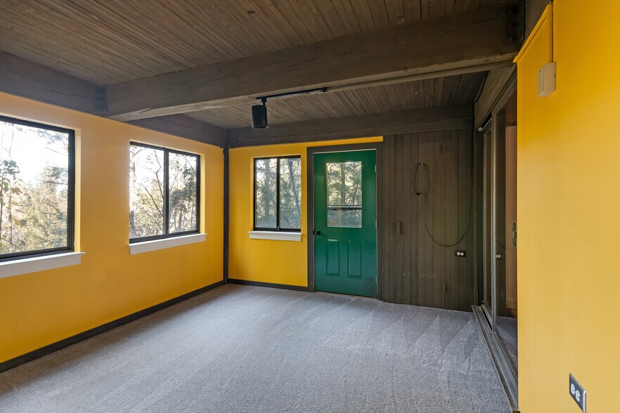 Building Photo - 122 Redrock Dr
