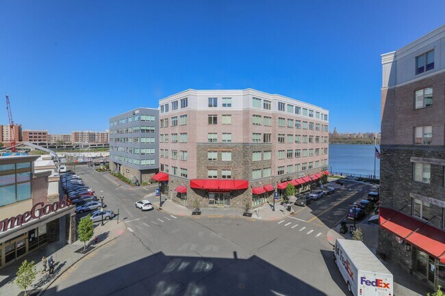 Building Photo - 2/Bedroom 2/ Full Bath - A+ Waterfront Location Near Ferry