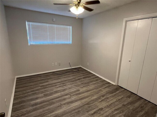 Building Photo - 9113 Japonica Ct