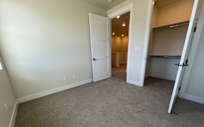 Building Photo - 1 year old Townhome in Cedar City