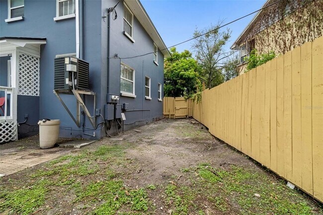 Building Photo - 601 Swann Dr